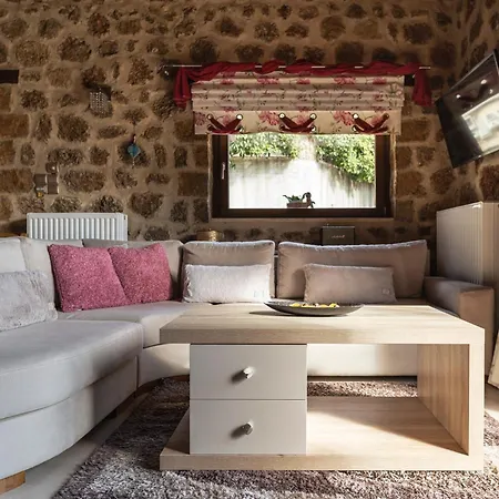 Willa Ornytion Cozy House