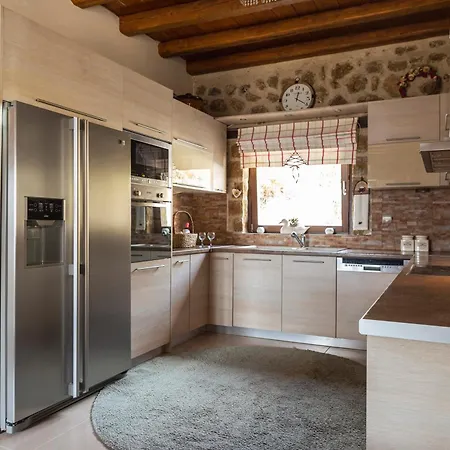 Willa Ornytion Cozy House